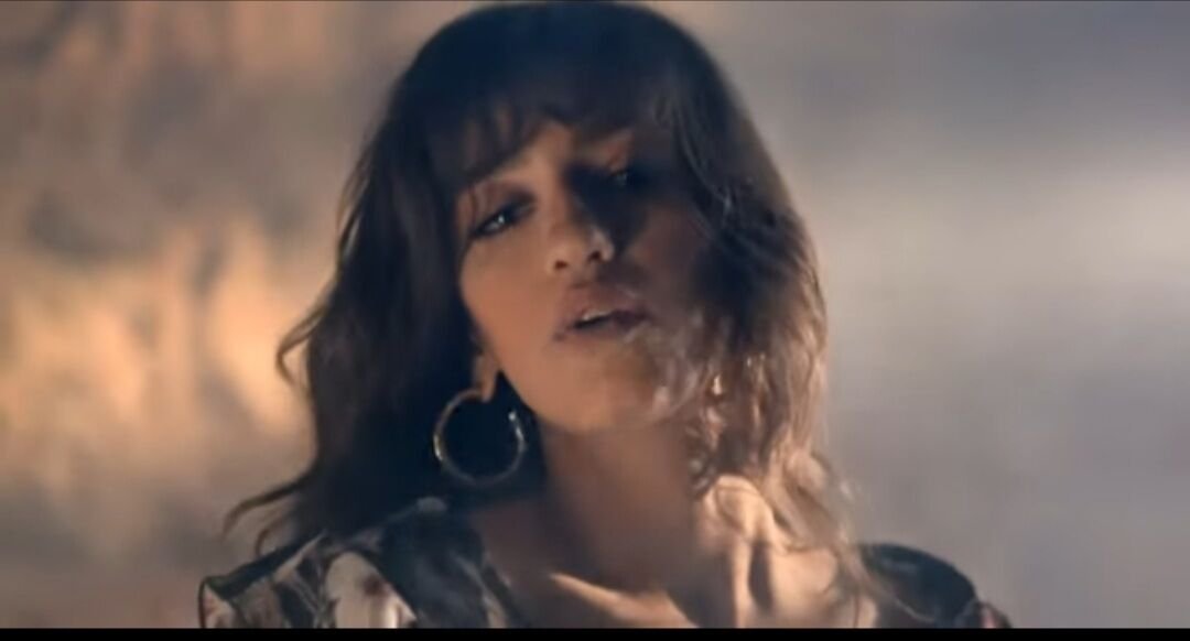 صورة مميزة: مابيل شديد تستقبل العام الجديد برائعتها what is love