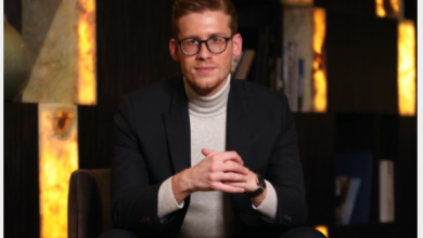 الممثل اللبناني كارلوس عازار ضيفاً في برنامج ” أول مرة” مع  علي ياسين