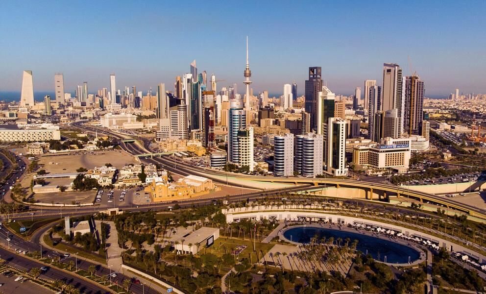 الكويت تطرد إيرانياً إليكم السبب