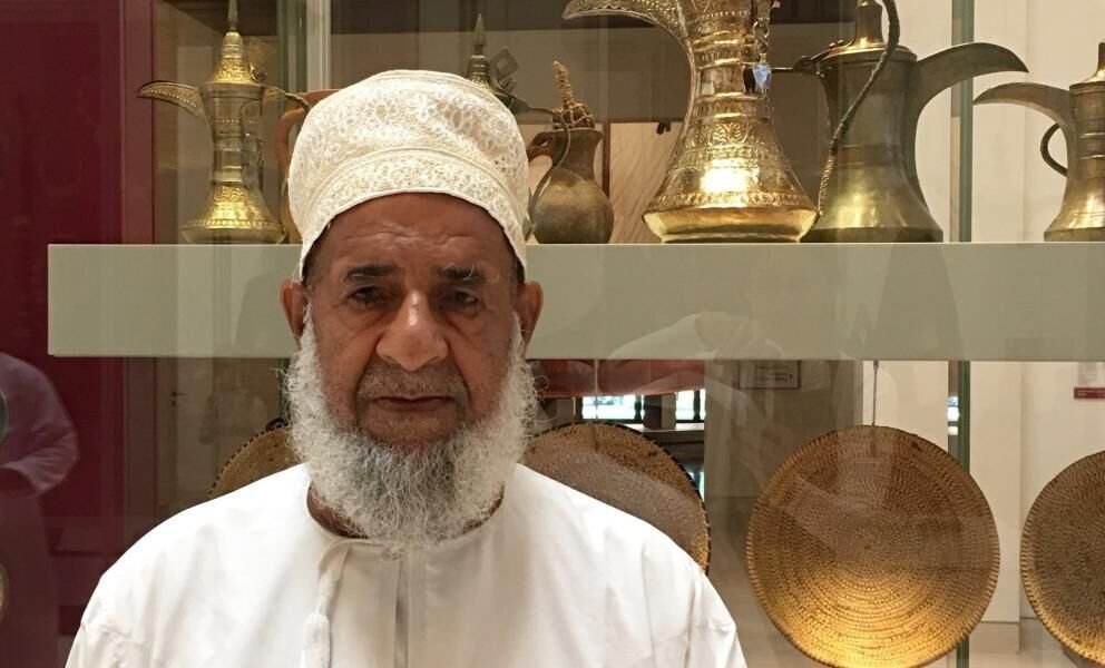 عُمان تودع أقدم صانع لـدلال القهوة