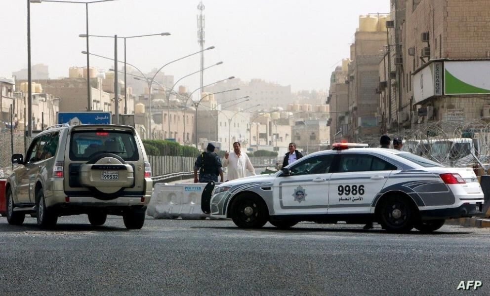 كمين يضبط سارق 23 سيارة لمصلين في الكويت - صورة مميزة كمين يضبط سارق 23 سيارة لمصلين في الكويت