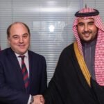 صورة مميزة: وزير الدفاع السعودي يبحث التعاون العسكري مع بريطانيا