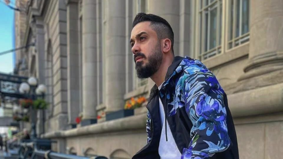 الفنان أحمد العقاد يطرح البرومو الترويجي لأغنيته الجديدة مني آسف