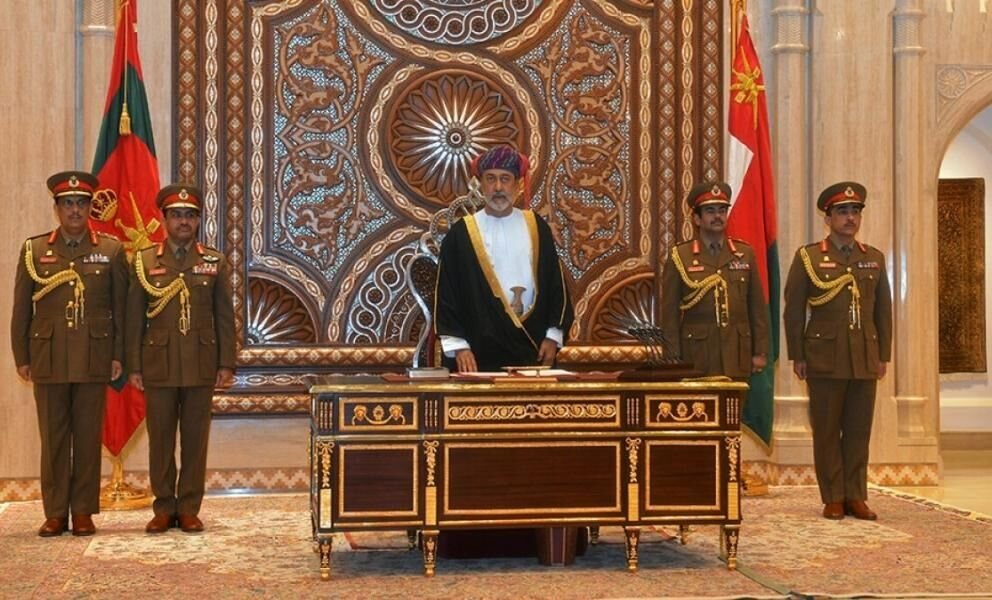 سلطان عُمان يصدق على موازنة 2023 بعجز 3.3 مليارات دولار