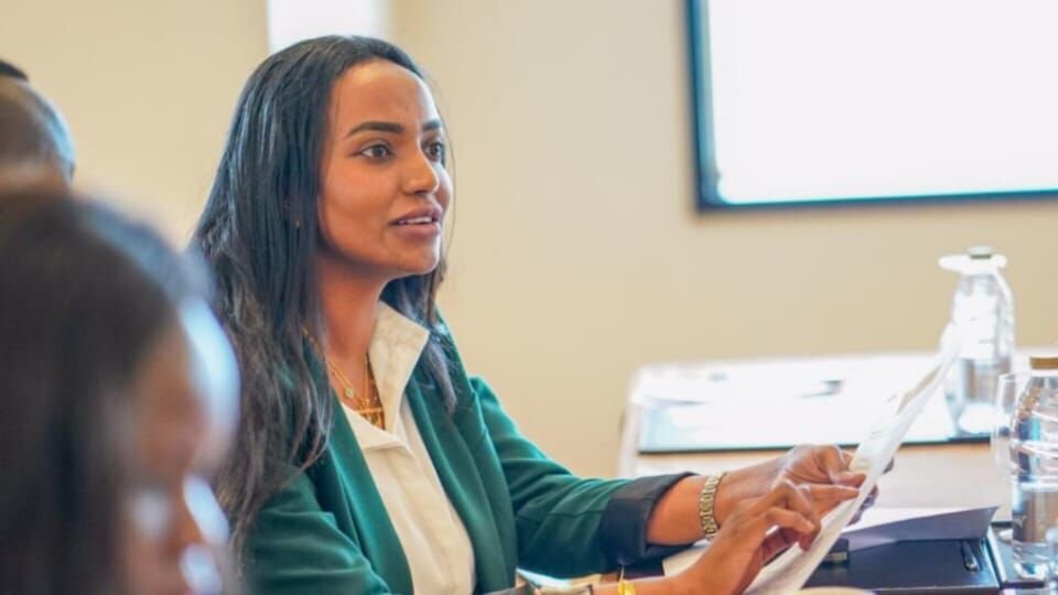 سيدة الأعمال آسيا ابراهيم/Asia Ibrahim التنوع في الإستثمار يعزز من فرص تفادي الخسائر