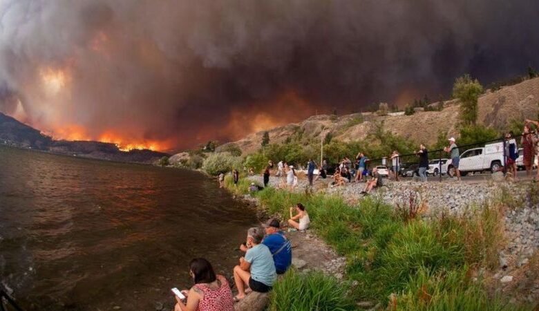 Photo of حرائق الغابات في كندا تحاصر المنازل وتسريع وتيرة إجلاء السكان