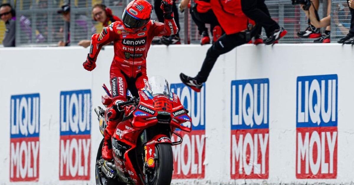 مارك ماركيز يكتسح أراغون ويشعل سباق MotoGP: فوز ثالث توالياً يقلص الفارق مع مارتن إلى 19 نقطة - صورة مميزة مارك ماركيز يكتسح أراغون ويشعل سباق MotoGP: فوز ثالث توالياً يقلص الفارق مع مارتن إلى 19 نقطة