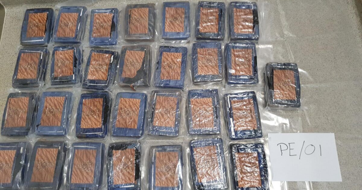 إحباط محاولة إدخال 4.9 كلغ كوكايين مخلوط بمواد لاصقة عبر مطار بيروت