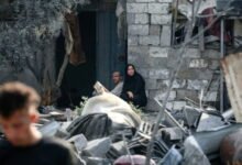 غارة إسرائيلية في غزة تقتل يوسف عقيلة وابنته وفاء بحسب الصحة