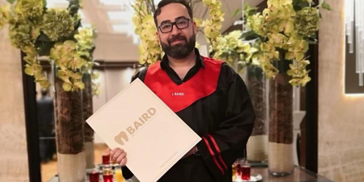 الدكتور سيف الشاكر مقصد للعديد من مشاهير العالم العربي
