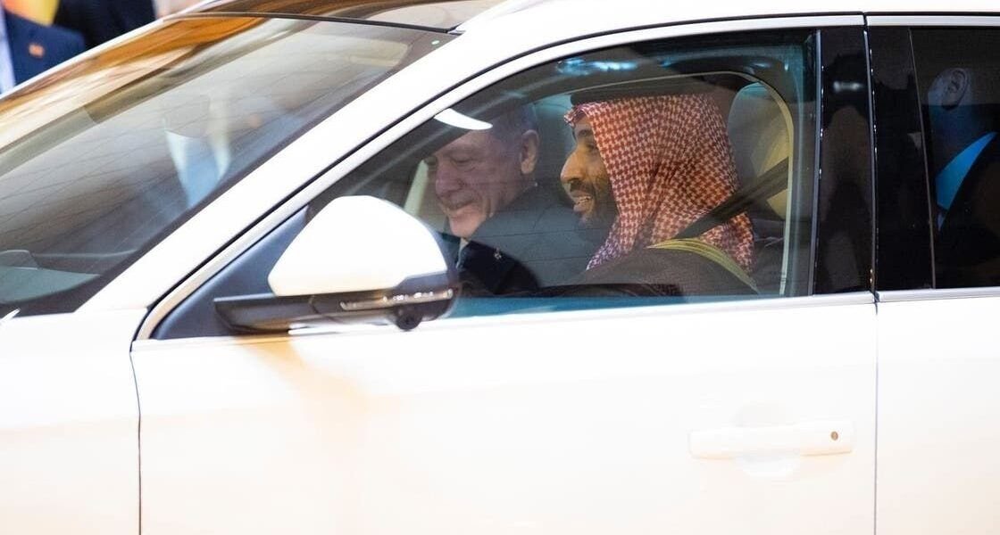 محمد بن سلمان يصطحب الرئيس التركي لمكان إقامته بجدة