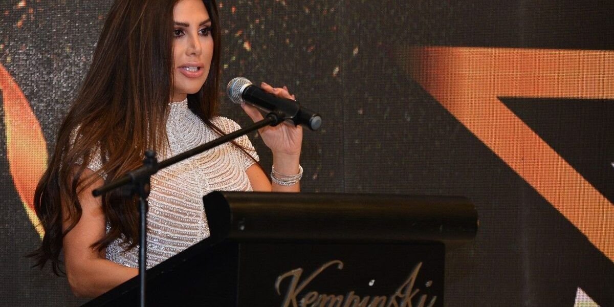 مهرجان AFDAL الدولي يقدم جائزة أفضل خبيرة تجميل لحنان موسى