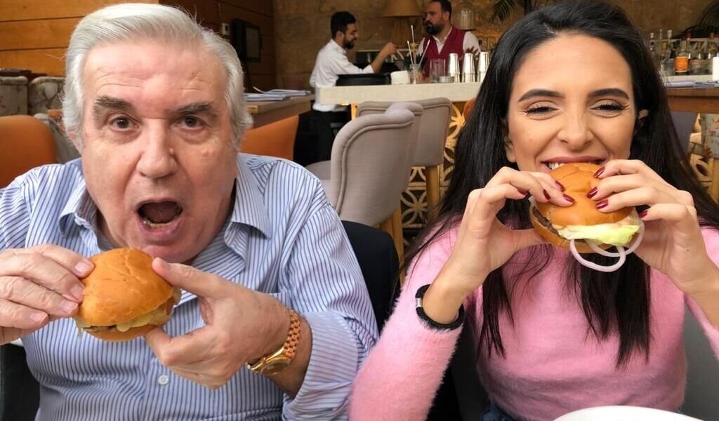 ناديا منيمنه تشتهر بهاتها مع جدها على تيك توك - صورة مميزة ناديا منيمنه تشتهر بهاتها مع جدها على تيك توك