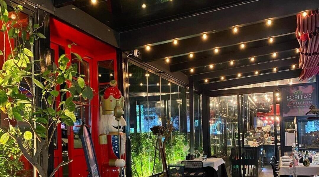 Smallville Hotel A Charming view and Distinctive Services