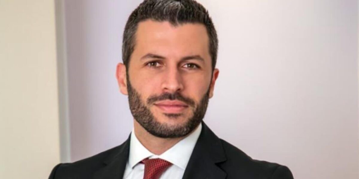 الدكتور جورج زيادة يتحدث عن عملية تجميل الذقن بالفيلر