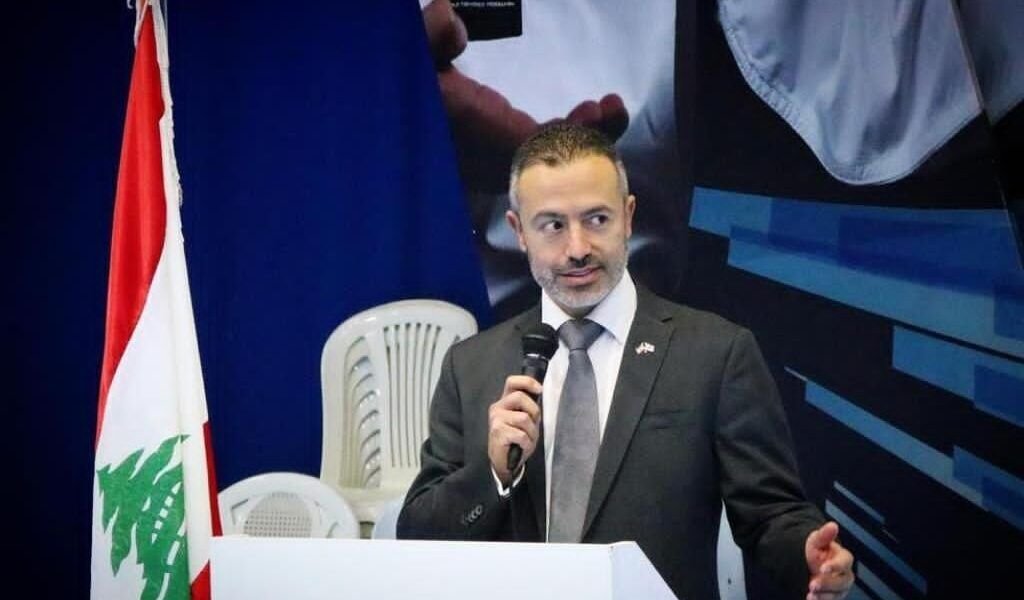 الدكتور حبيب ظريفة أول طبيب أسنان معتمد لإستخدام تقنية Lumineers من cerinate في لبنان