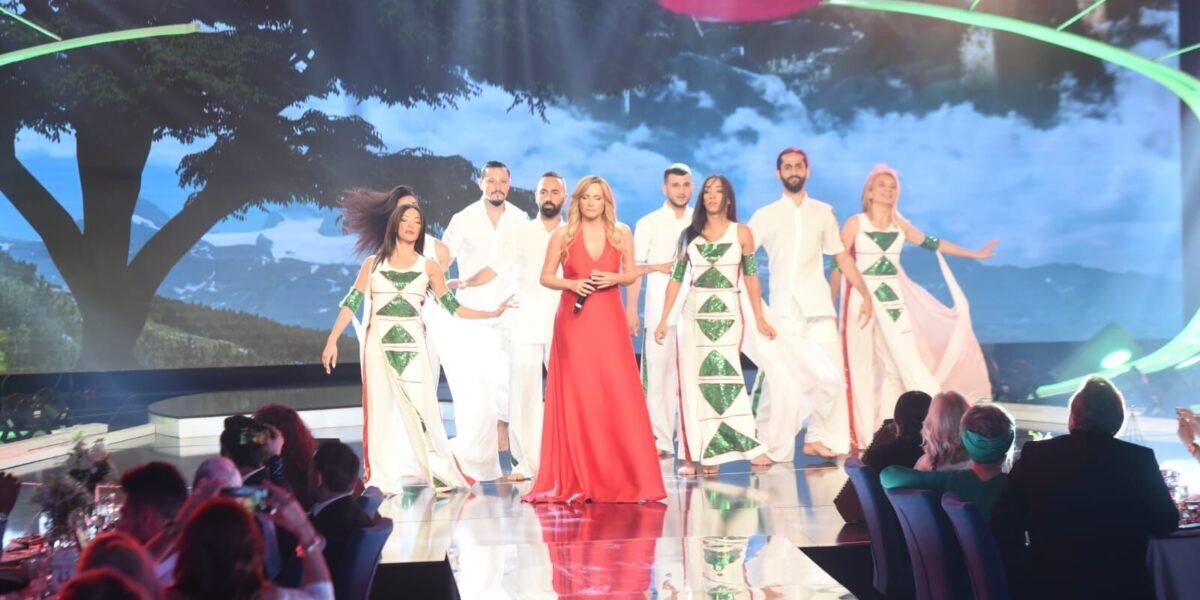 الفنانة تانيا قسيس تفتتح مهرجان الزمن الجميل بصوتها العذب