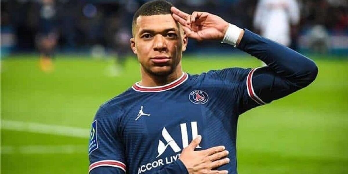 الهلال يقدم عرضاً تاريخياً لضم النجم الفرنسي كيليان مبابي