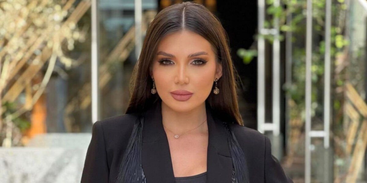 ديان ابي علام تتألق بإطلالة رمضانية