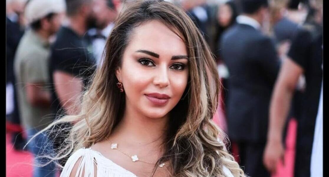 سيدة الأعمال أية حداد في جلسة تصوير جديدة