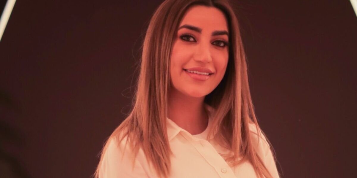 عبر جلسات وايت لمى شريف تطلق أغنية بس