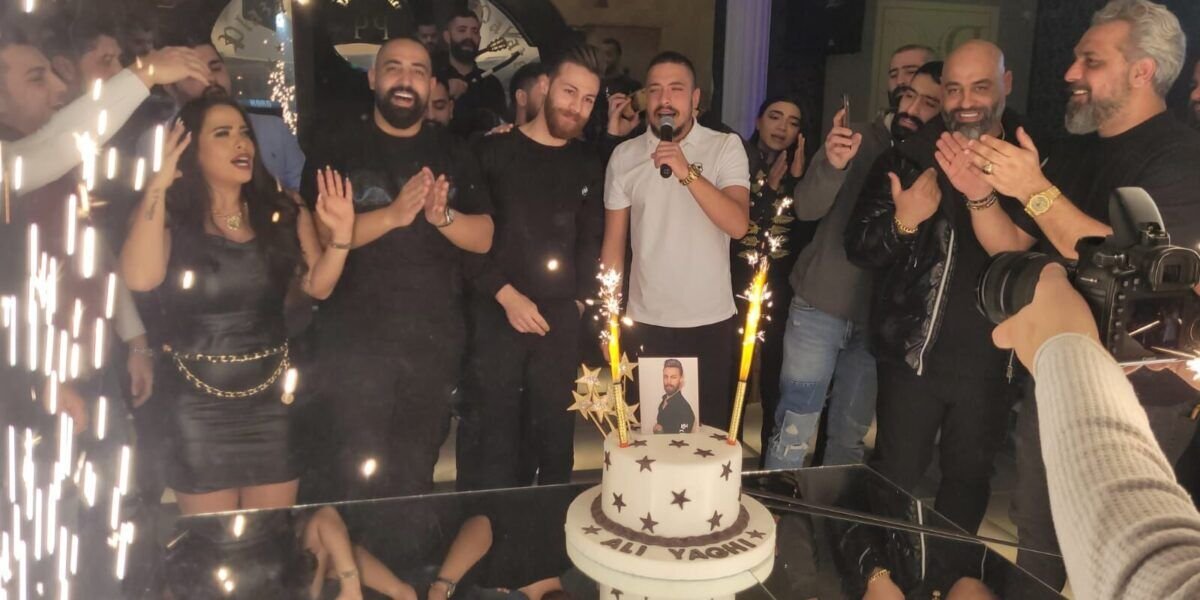 وائل ابو بكر يحتفل بعيد ميلاده وسط الأحبة مهند وسارة يشعلان السهرة